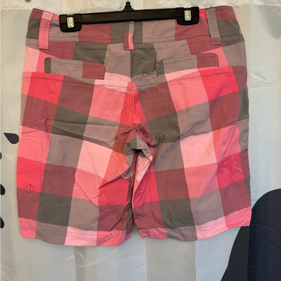 Lululemon Explore Shorts - Picture 2 of 4